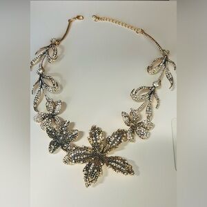 Elegant Gold Floral Necklace
